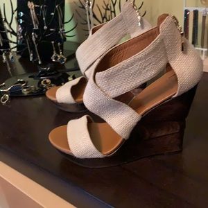 Diane Von Furstenberg wedges perfect condition wood soles